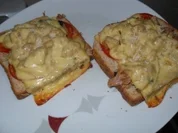 Rezept: Thunfischtoast mit Pilzen u. Tomaten Thunfischtoast mit Pilzen u. Tomaten - Rezept