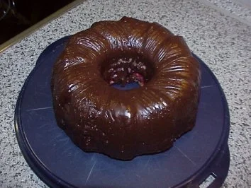 Rezept: Schoko-Kirsch-Gugelhupf Schoko-Kirsch-Gugelhupf - Rezept