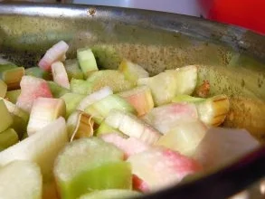 Rhabarber-Tonka-Krümelkuchen - Rezept - Bild Nr. 5