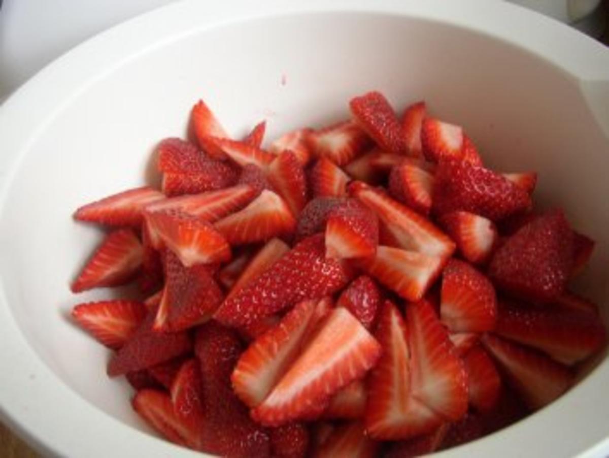 Erdbeereis Aus den restlichen Erdbeeren von meinen Törtchen - Rezept ...