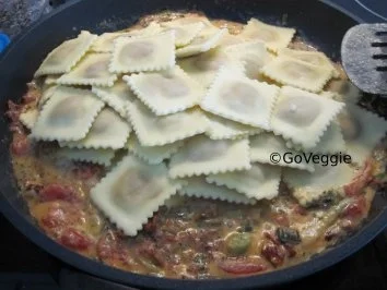Rezept: Tomaten-Knoblauch-Ravioli Bild Nr. 8 Tomaten-Knoblauch-Ravioli - Rezept - Bild Nr. 8