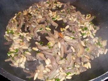 Rezept: Pasta: Tagliatelle mit Austernpilzen Bild Nr. 4 Pasta: Tagliatelle mit Austernpilzen - Rezept - Bild Nr. 4