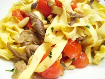 Rezept: Pasta: Tagliatelle mit Austernpilzen Bild Nr. 5 Pasta: Tagliatelle mit Austernpilzen - Rezept - Bild Nr. 5