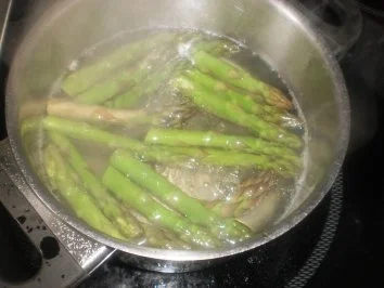 Rindsrouladen mit grünem Spargel gefüllt ~ Mischgemüse ~ Salzkartoffeln - Rezept - Bild Nr. 10