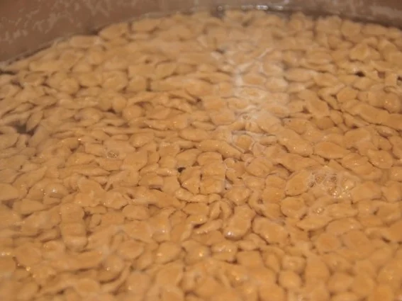 Lamm Lachse mit Bärlauch-Maronispätzle - Rezept - Bild Nr. 5