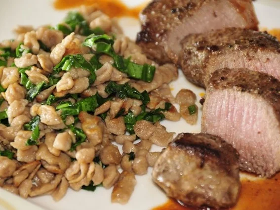 Lamm Lachse mit Bärlauch-Maronispätzle - Rezept