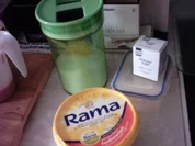 Bratwurst mit Kräuter-Tomaten-Knoblauchsoße,karamelisierten Tomate u. Knofi-Salzkartoffeln - Rezept