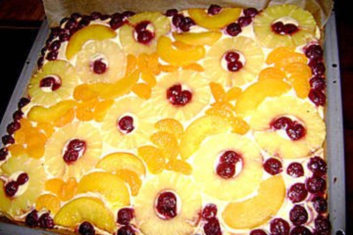 Quarkkuchen vom Blech mit Früchten - Rezept