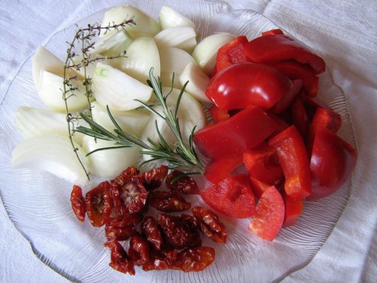 Hühnerbeine auf Paprikagemüse - einfach - 103 kcal/100g