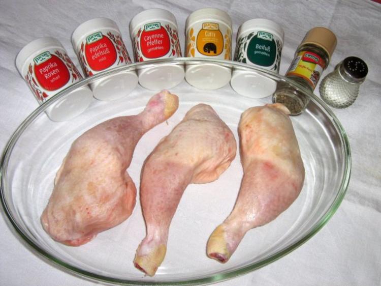 Hühnerbeine auf Paprikagemüse - einfach - 103 kcal/100g