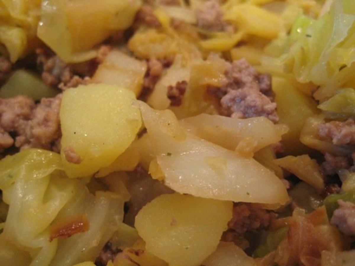 Wirsingeintopf mit Wirsing und Kartoffeln fein gewürfelt - Rezept mit ...