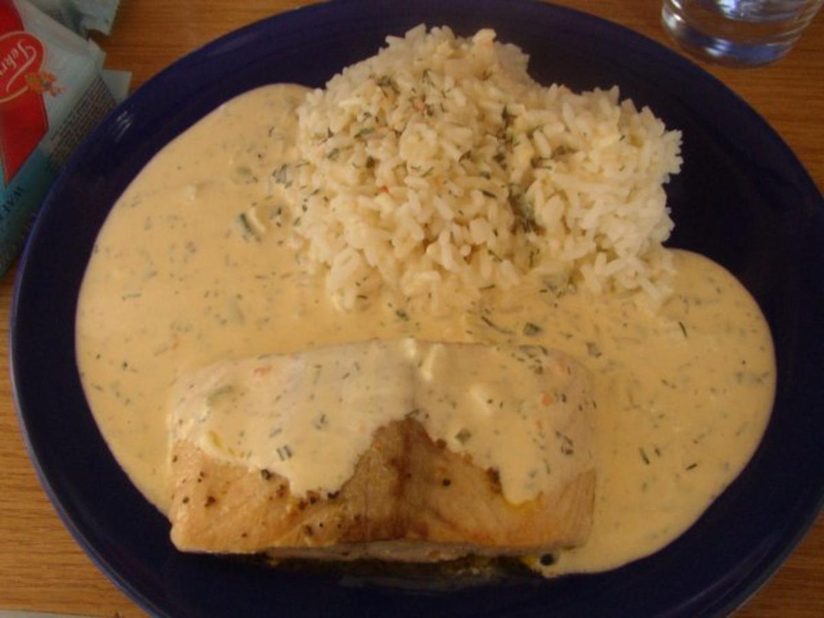 Gebratener Lachs mit Dill Käse Sahnesauce - einfach - 244 kcal/100g