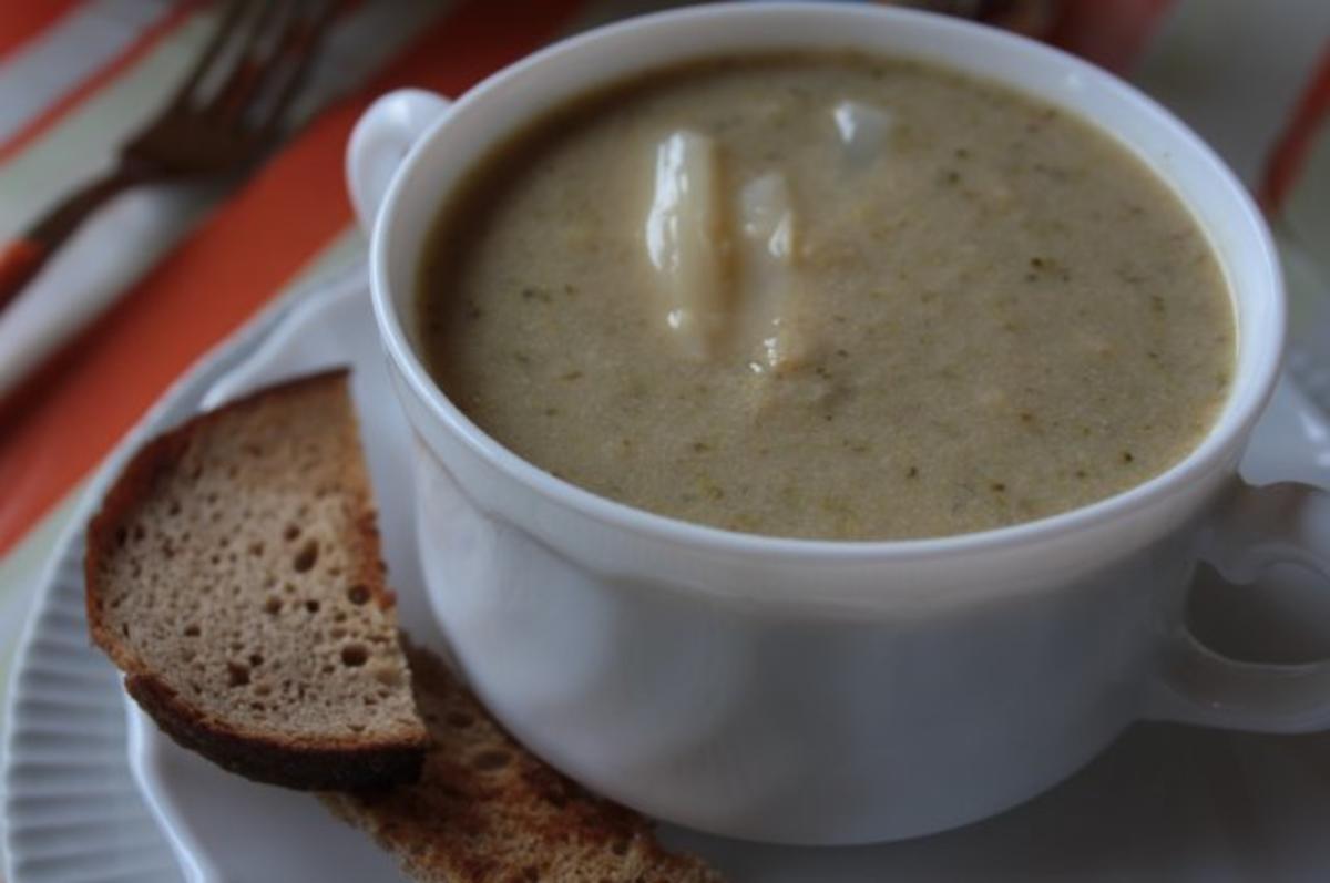 Suppe: Broccolisuppe mit Spargel - Rezept
