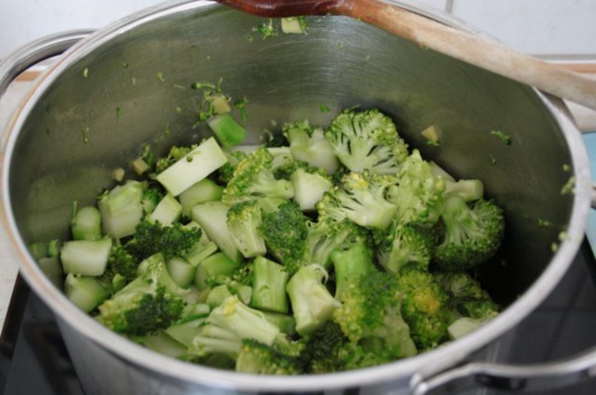 Suppe: Broccolisuppe mit Spargel - Rezept - Bild Nr. 3