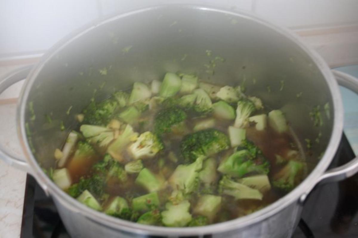 Suppe: Broccolisuppe mit Spargel - Rezept - Bild Nr. 4