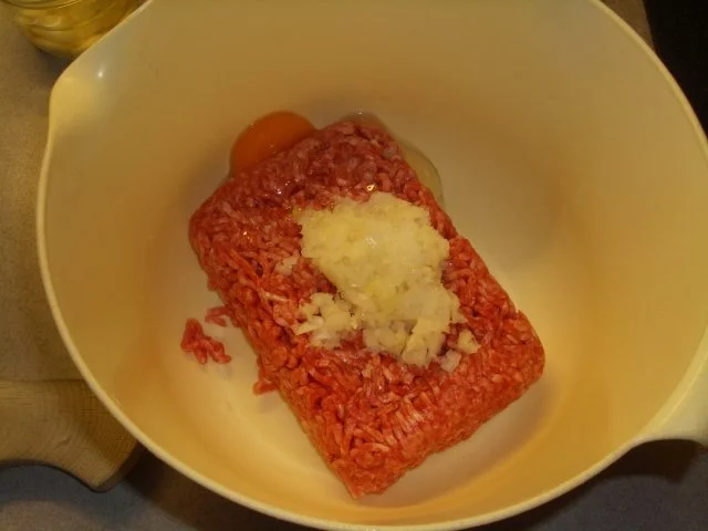 Rezept: Fleischgerichte: Hackpizza Bild Nr. 2 Fleischgerichte: Hackpizza - Rezept - Bild Nr. 2