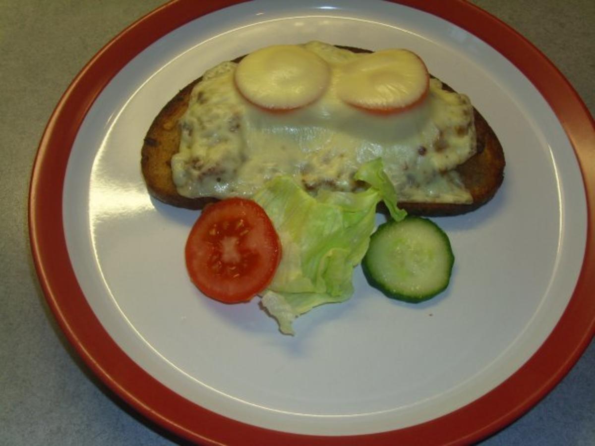 Überbackenes: Hackfleisch auf Bauernbrot - Rezept