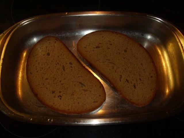 Rezept: Überbackenes: Hackfleisch auf Bauernbrot Bild Nr. 2 Überbackenes: Hackfleisch auf Bauernbrot - Rezept - Bild Nr. 2