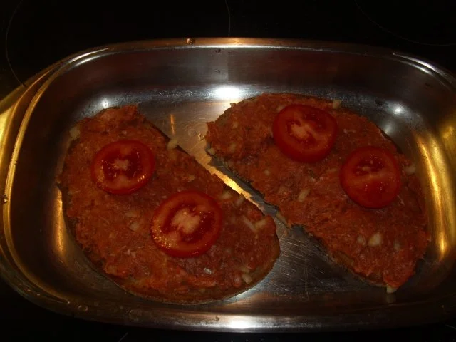 Rezept: Überbackenes: Hackfleisch auf Bauernbrot Bild Nr. 4 Überbackenes: Hackfleisch auf Bauernbrot - Rezept - Bild Nr. 4