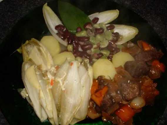 Gulasch mit Paprika und  Bohnen-Duo..., - Rezept