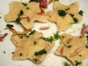 Steinpilzravioli mit Petersilien-Pesto, Parmesan und Schinken - Rezept