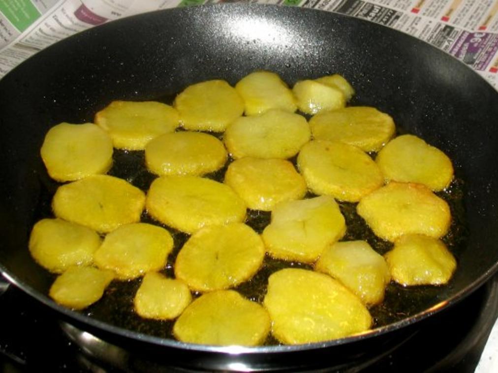 Kartoffeln Röstkartoffeln von gekochten Kartoffeln - schnell & einfach ... Kartoffeln Röstkartoffeln von gekochten Kartoffeln - schnell & einfach ...