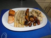 Rezept: Frischen Spargel in Kresseschaumsรถsschen mit Lachs und gebratenen Drillingen Frischen Spargel in Kresseschaumsรถsschen mit Lachs und gebratenen Drillingen - Rezept