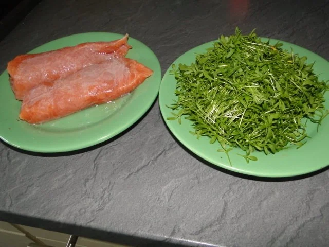 Frischen Spargel in Kresseschaumsösschen mit Lachs und gebratenen Drillingen - Rezept - Bild Nr. 2