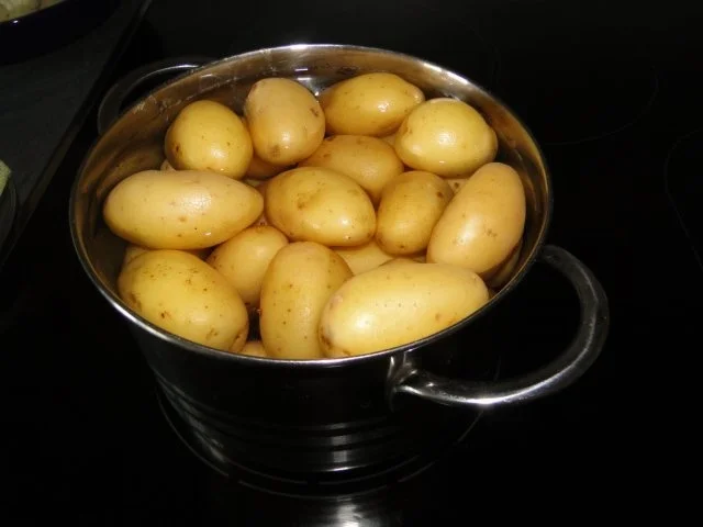 Frischen Spargel in Kresseschaumsösschen mit Lachs und gebratenen Drillingen - Rezept - Bild Nr. 4