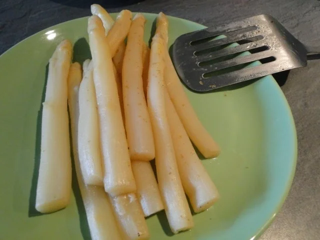 Frischen Spargel in Kresseschaumsösschen mit Lachs und gebratenen Drillingen - Rezept - Bild Nr. 6