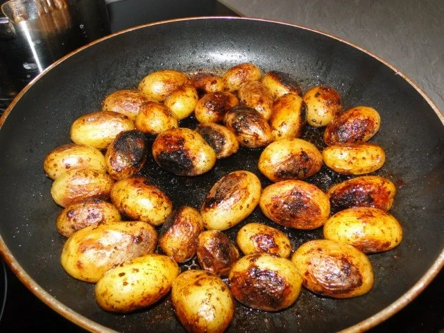 Frischen Spargel in Kresseschaumsösschen mit Lachs und gebratenen Drillingen - Rezept - Bild Nr. 9