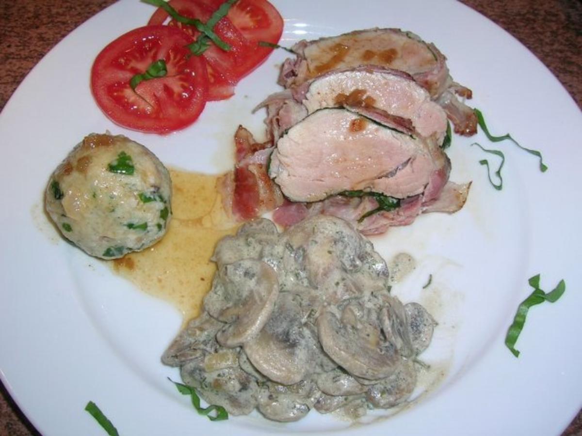 Schweinefilet im Bärlauch-Speck Mantel mit Bärlauch-Semmelknödeln und ...