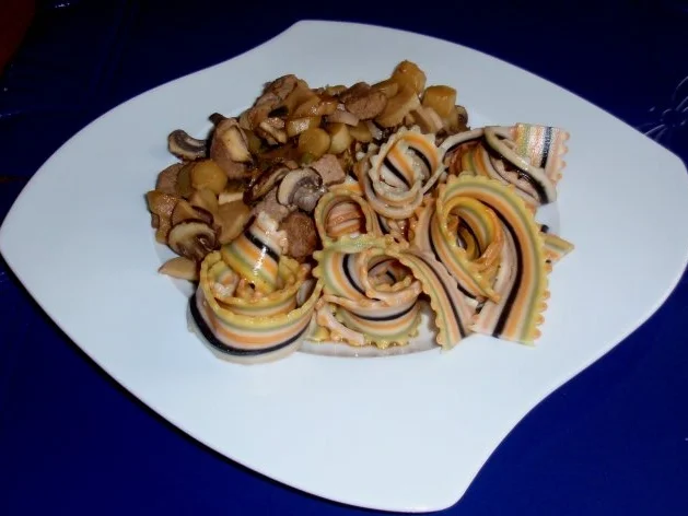 Rezept: Filet-Pilz-Spargel-Pfanne mit bunten Nudeln Bild Nr. 13 Filet-Pilz-Spargel-Pfanne mit bunten Nudeln - Rezept - Bild Nr. 13