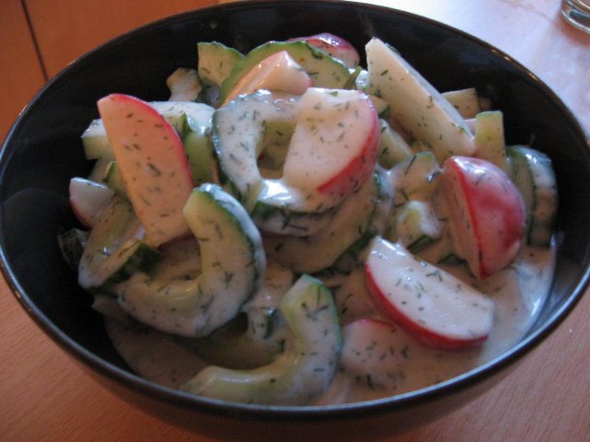 Gurken-Radieschen-Salat - Rezept mit Bild - kochbar.de