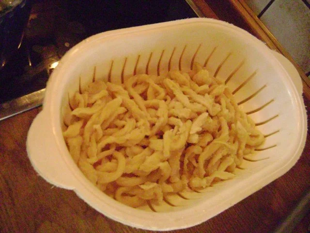 Rezept: Geschabte Spätzle mit Kraut und Brösel Bild Nr. 8 Geschabte Spätzle mit Kraut und Brösel - Rezept - Bild Nr. 8