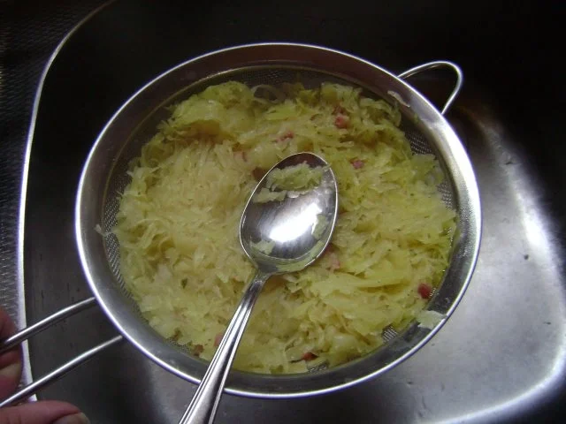 Rezept: Geschabte Spätzle mit Kraut und Brösel Bild Nr. 9 Geschabte Spätzle mit Kraut und Brösel - Rezept - Bild Nr. 9
