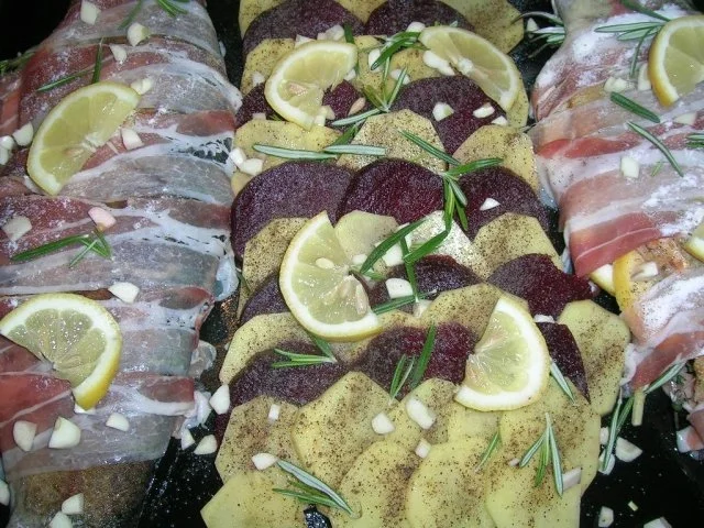 Rezept: Forellen vom Blech, Kartoffel-Rote-Beete-Carpaccio, Meerrettichdip Bild Nr. 11 Forellen vom Blech, Kartoffel-Rote-Beete-Carpaccio, Meerrettichdip - Rezept - Bild Nr. 11