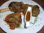 Lammhaxen, geschmort mit Auberginen und Tomaten - Rezept