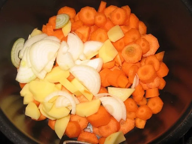 Rezept: Möhrencremesuppe schmeckt nicht nur zu Ostern! Bild Nr. 2 Möhrencremesuppe schmeckt nicht nur zu Ostern! - Rezept - Bild Nr. 2