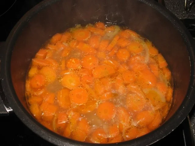 Rezept: Möhrencremesuppe schmeckt nicht nur zu Ostern! Bild Nr. 8 Möhrencremesuppe schmeckt nicht nur zu Ostern! - Rezept - Bild Nr. 8