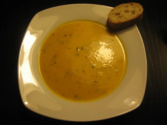 Rezept: Möhrencremesuppe schmeckt nicht nur zu Ostern! Möhrencremesuppe schmeckt nicht nur zu Ostern! - Rezept