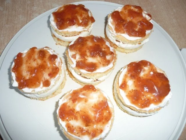 Rezept: Biskuittörtchen Daggi Bild Nr. 3 Biskuittörtchen Daggi - Rezept - Bild Nr. 3