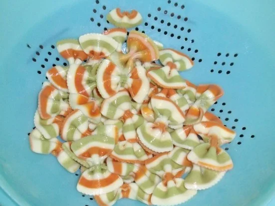 Festlicher Oster-Nudelsalat - Rezept - Bild Nr. 3