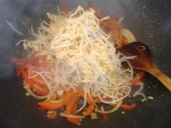 Rezept: Filetspitzen mit Gemüse aus dem Wok Filetspitzen mit Gemüse aus dem Wok - Rezept