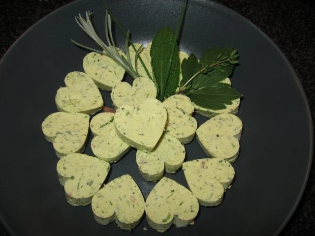 Rezept: Kräuterbutter mit Suchtgefahr ;o) Bild Nr. 4 Kräuterbutter mit Suchtgefahr ;o) - Rezept - Bild Nr. 4