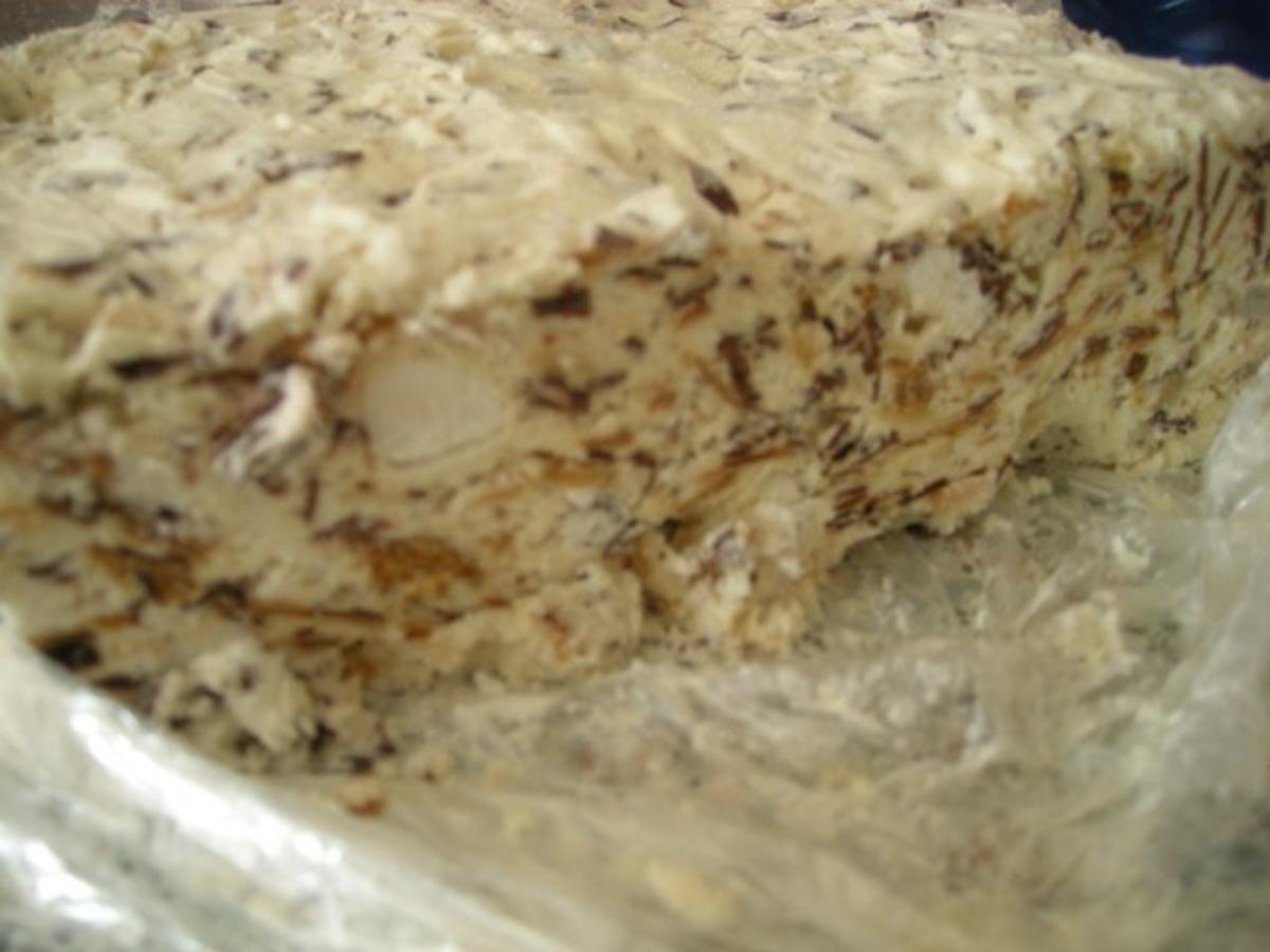 Eissplittertorte mit Butter und Mandeln gehackt - Rezept mit Bild ...