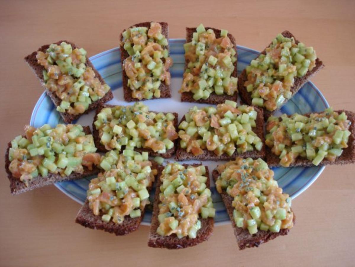 Bilder für Schwarzbrot mit Lachstatar - Rezept