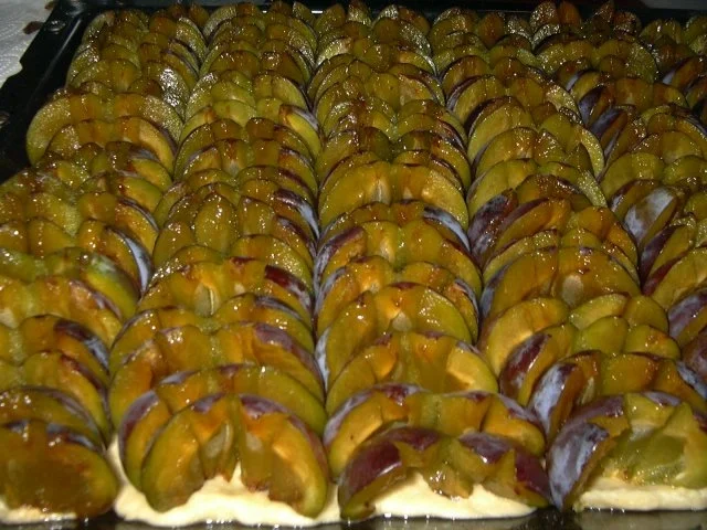 Rezept: Omas Pflaumenkuchen vom Blech (Quark-Öl-Teig) Bild Nr. 2 Omas Pflaumenkuchen vom Blech (Quark-Öl-Teig) - Rezept - Bild Nr. 2