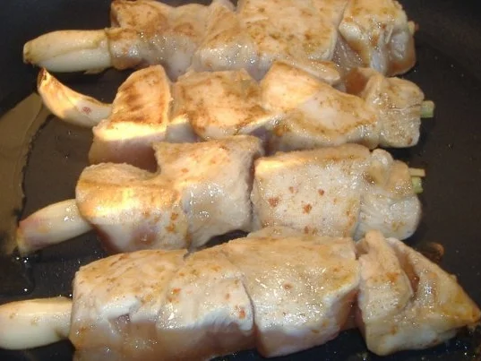 Mariniertes Hähnchenbrustfilet mit grünem Reis und Mango-Zwiebel-Chutney - Rezept - Bild Nr. 3