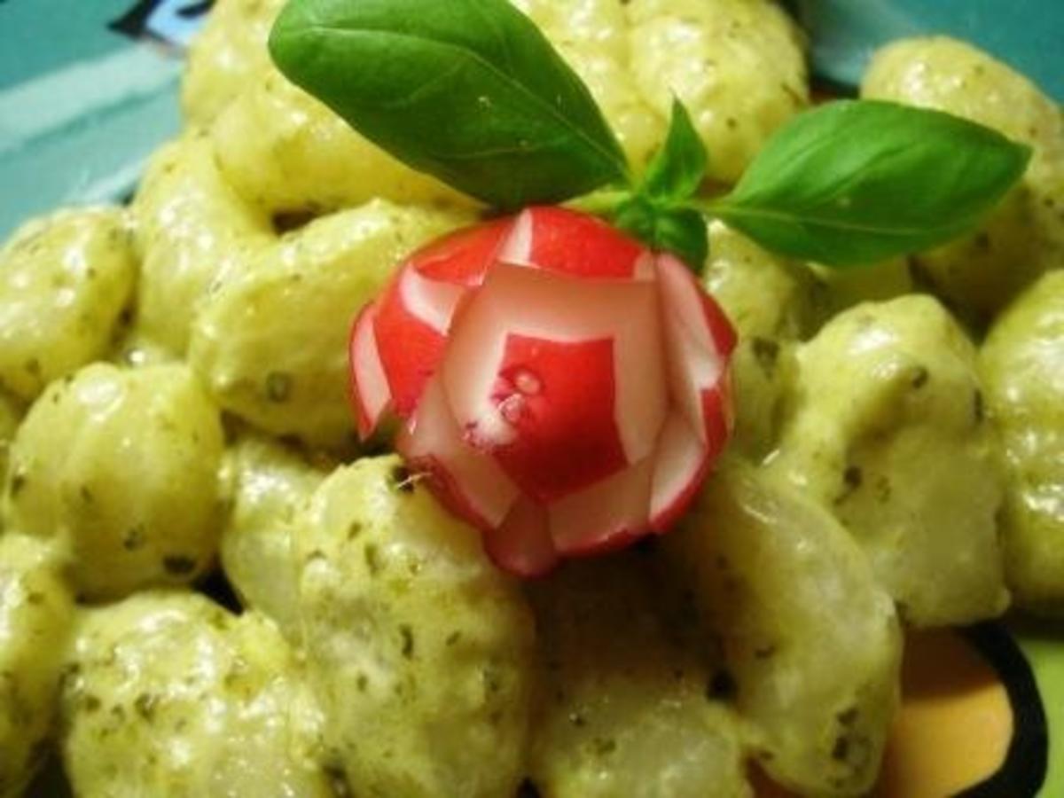 Bilder für Gnocchi in Basilikumsahne - Rezept